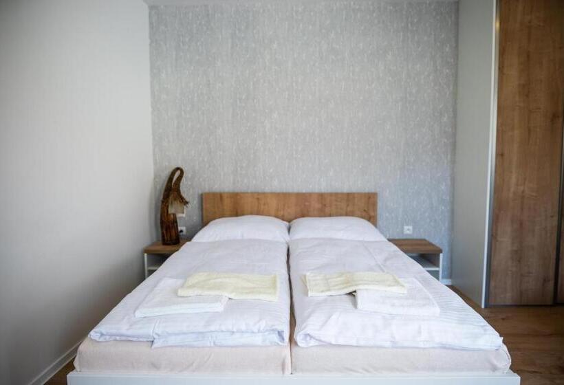 ペンション Ubytovanie Alej Bojnice