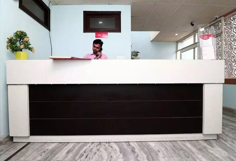 Oyo 16109 Hotel Ayaan