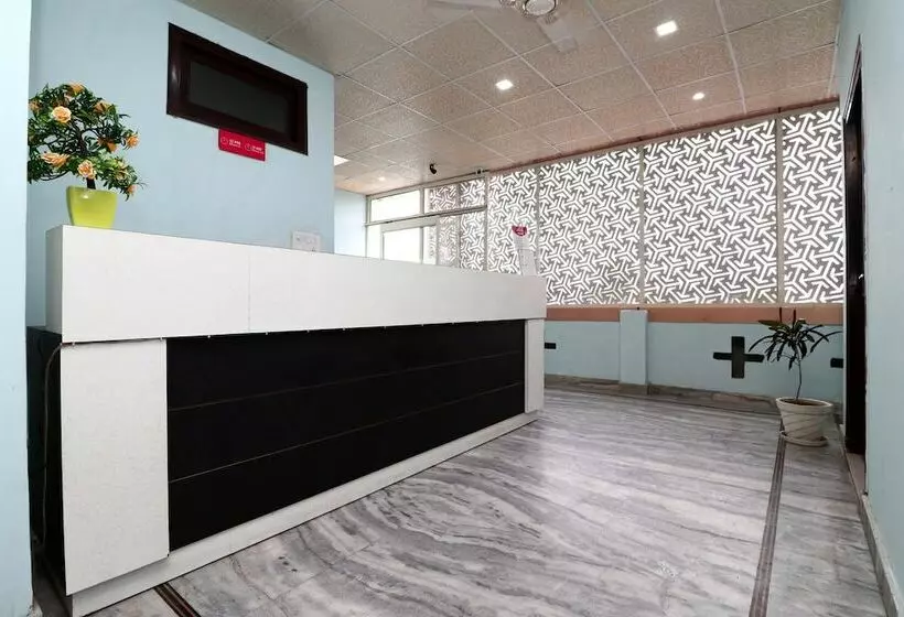 Oyo 16109 Hotel Ayaan