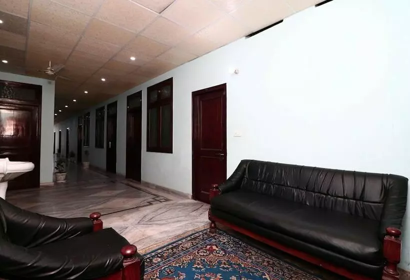 Oyo 16109 Hotel Ayaan