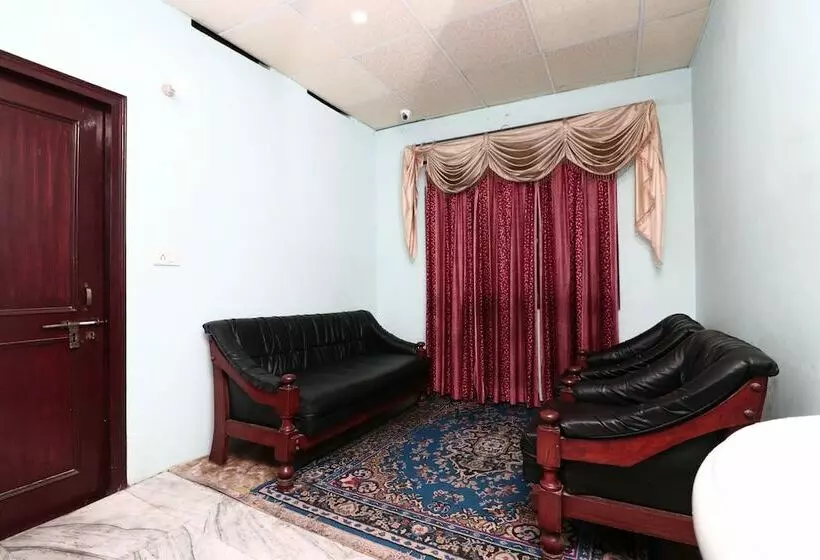 Oyo 16109 Hotel Ayaan