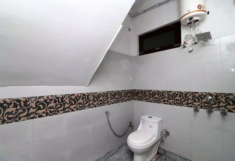 Oyo 16109 Hotel Ayaan