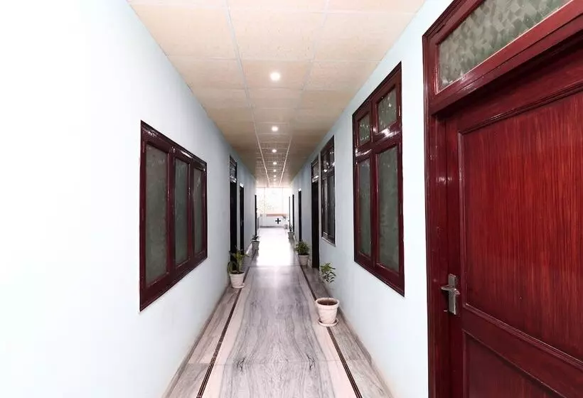Oyo 16109 Hotel Ayaan