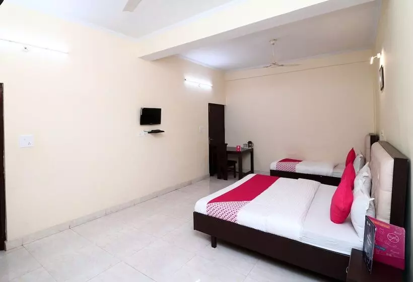 Oyo 16109 Hotel Ayaan