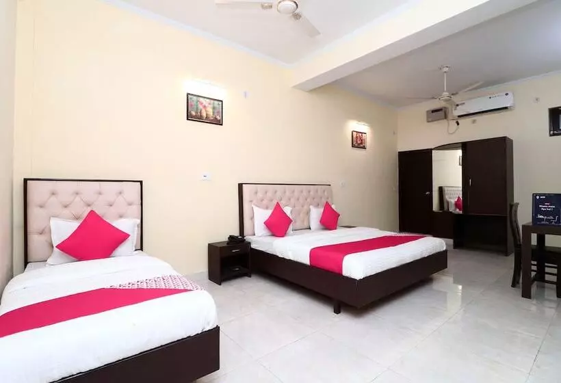 Oyo 16109 Hotel Ayaan