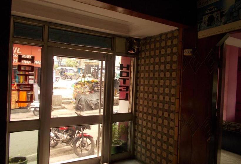 فندق Economical Rooms Near Triveni Ghat