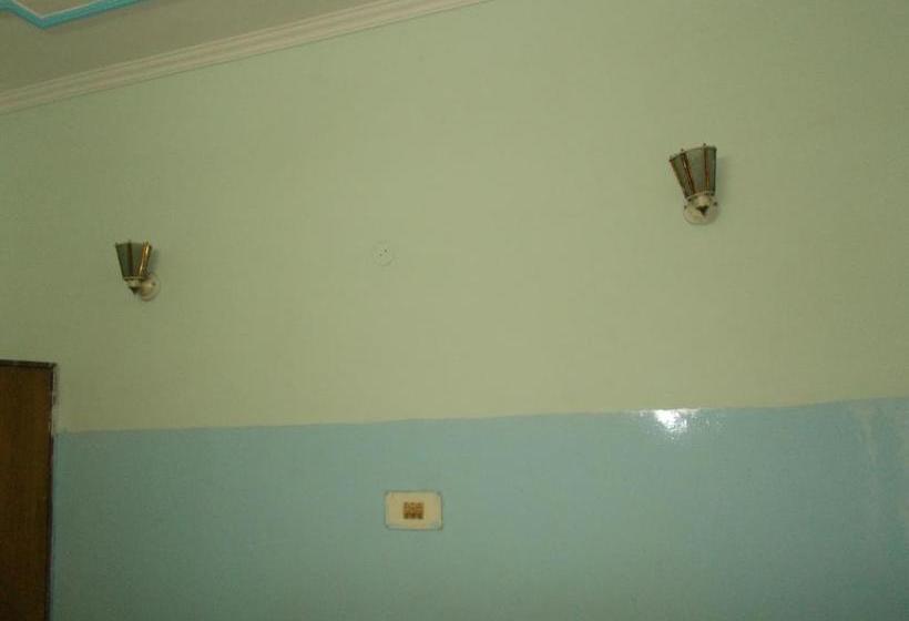 فندق Economical Rooms Near Triveni Ghat