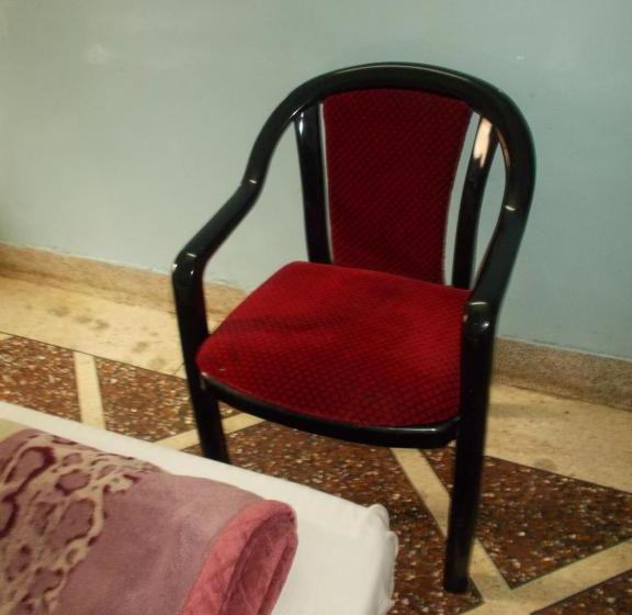 فندق Economical Rooms Near Triveni Ghat