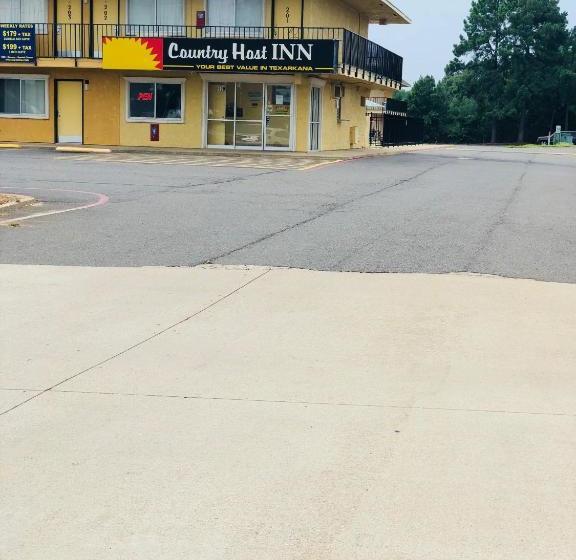 모텔 Country Host Inn