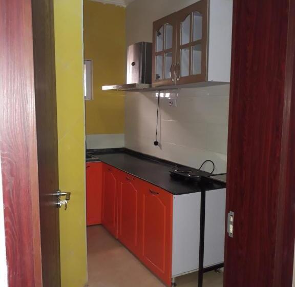 تختخواب و صبحانه Kh Lodge Abuja