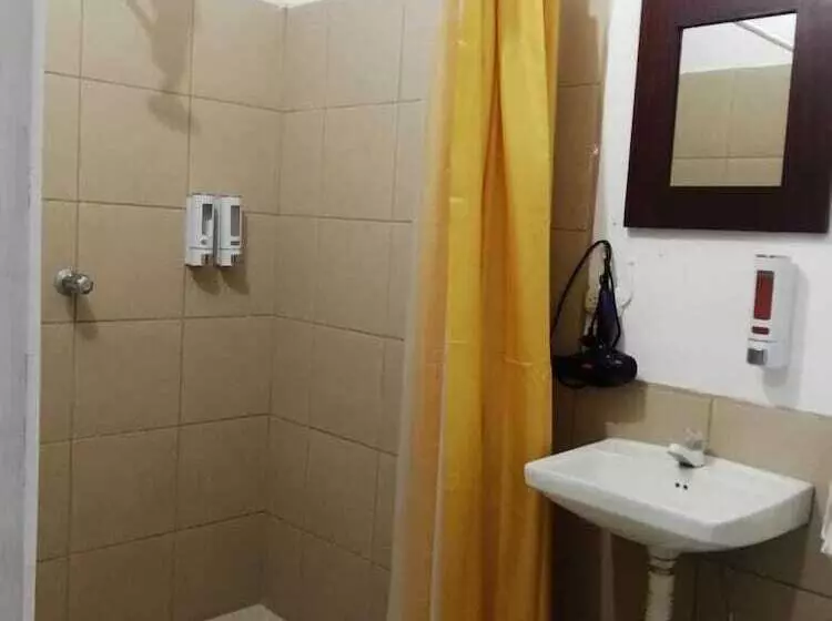 هاستل Global Airport Inn Free Shuttle
