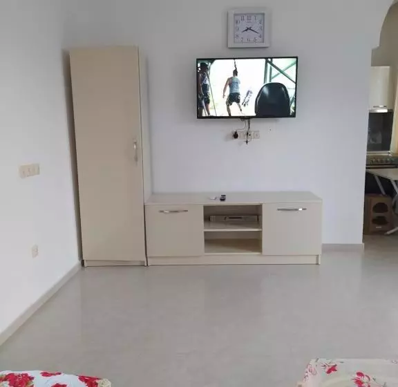 پانسیون Emzari's Apartment