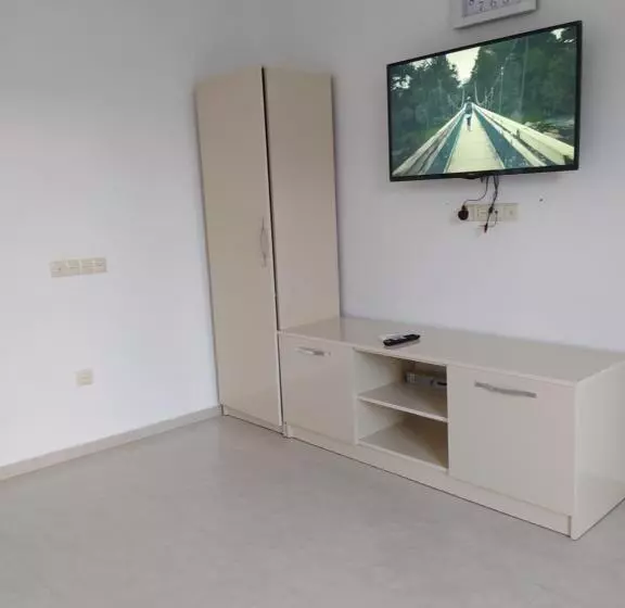 پانسیون Emzari's Apartment