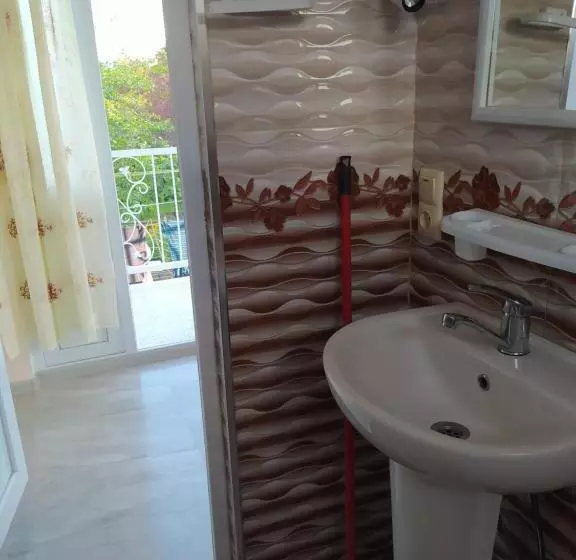 پانسیون Emzari's Apartment