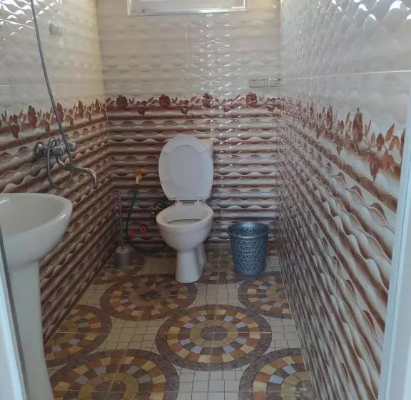 پانسیون Emzari's Apartment