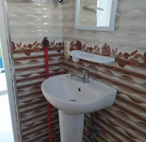 پانسیون Emzari's Apartment