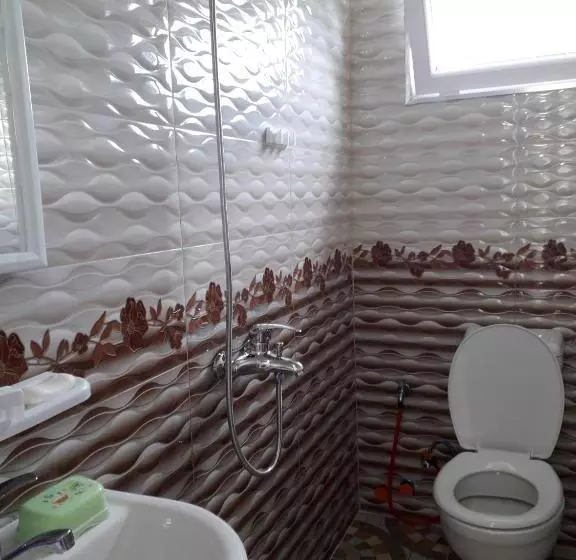 پانسیون Emzari's Apartment