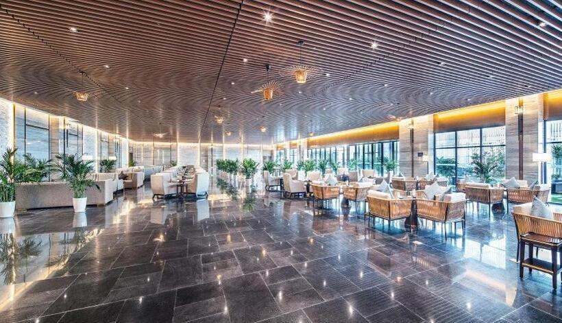 Szálloda Howard Johnson New District Plaza Ziyang