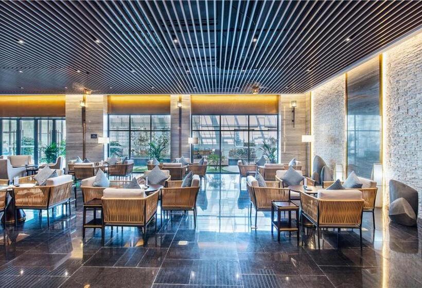 Szálloda Howard Johnson New District Plaza Ziyang