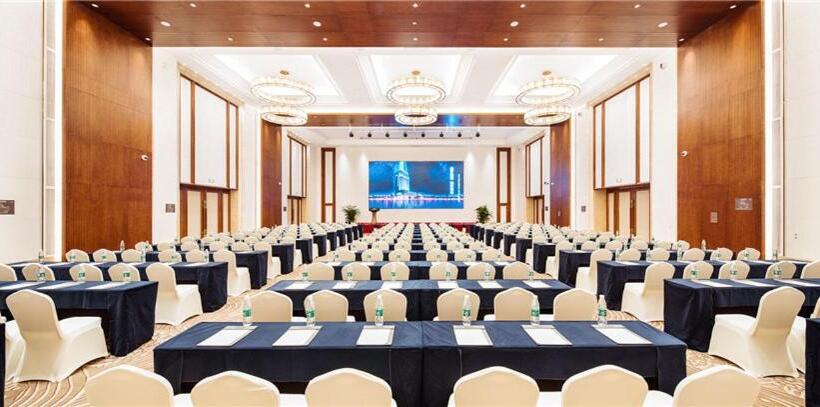 Szálloda Howard Johnson New District Plaza Ziyang