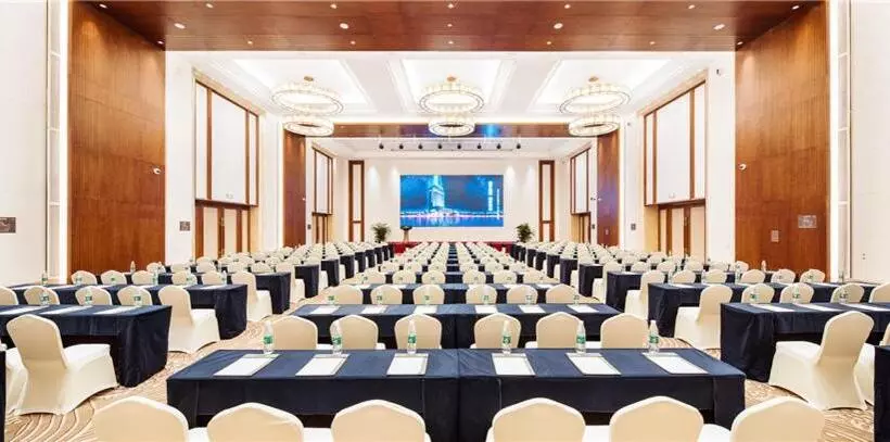 Hotelli Howard Johnson New District Plaza Ziyang