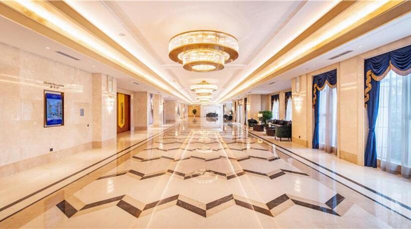 Szálloda Howard Johnson New District Plaza Ziyang