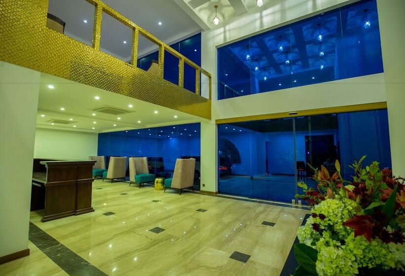 Отель Trillium Boutique City