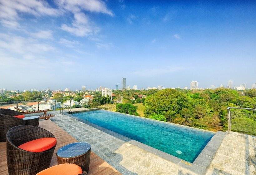 Отель Trillium Boutique City