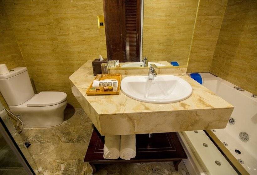 Отель Trillium Boutique City