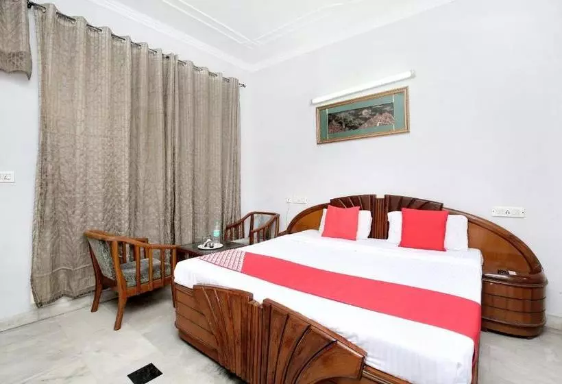 Oyo 14754 Hotel Ashish