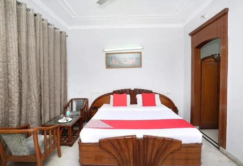 Oyo 14754 Hotel Ashish