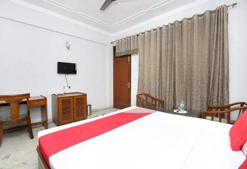 Oyo 14754 Hotel Ashish