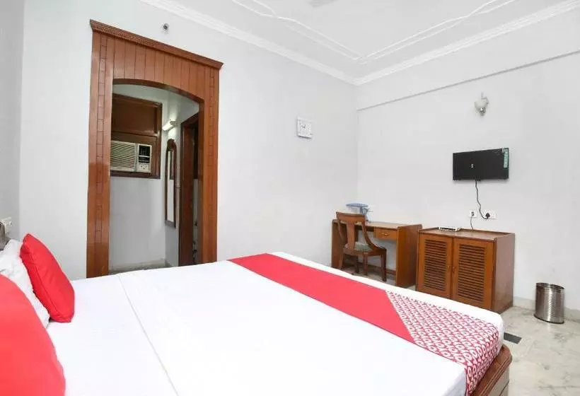 Oyo 14754 Hotel Ashish
