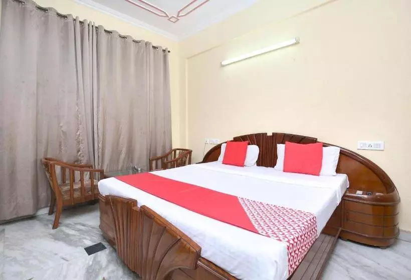 Oyo 14754 Hotel Ashish