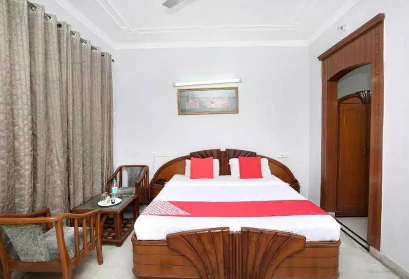 Oyo 14754 Hotel Ashish