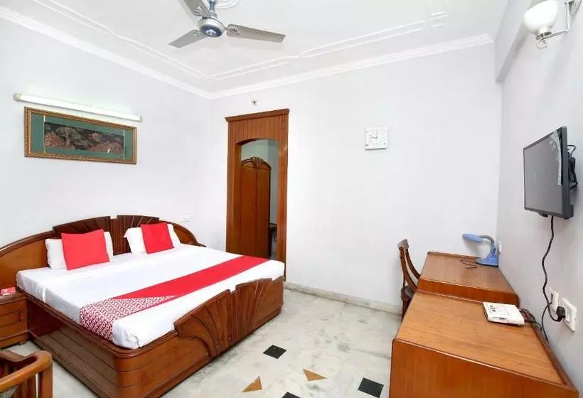 Oyo 14754 Hotel Ashish