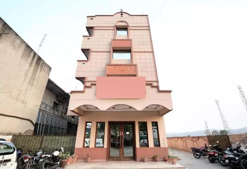 Oyo 14754 Hotel Ashish