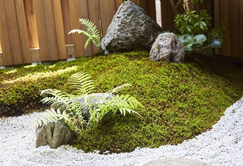 Utsuwa Designed Hostel