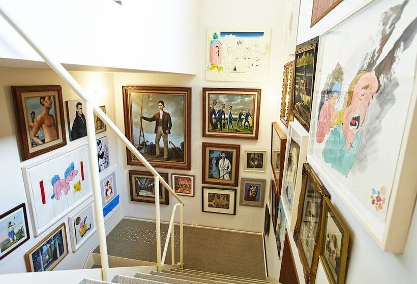 Utsuwa Designed Hostel