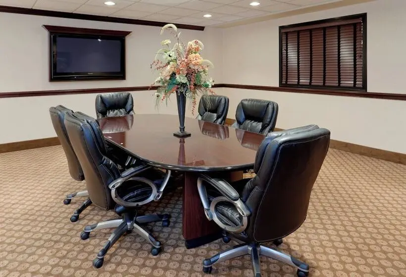 ホテル Holiday Inn Express Mentor Banquet Center By Ihg