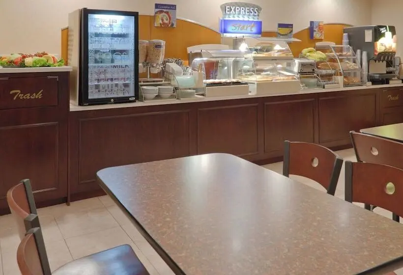 ホテル Holiday Inn Express Mentor Banquet Center By Ihg