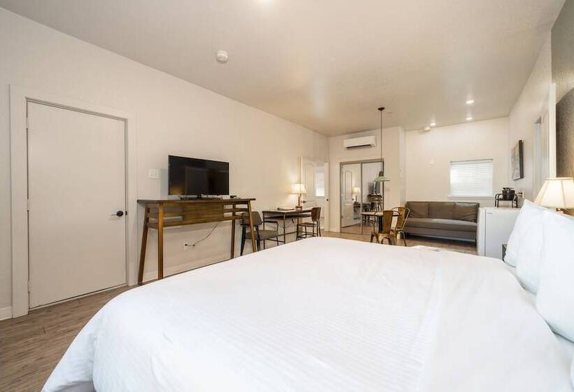 فندق صغير Best Court