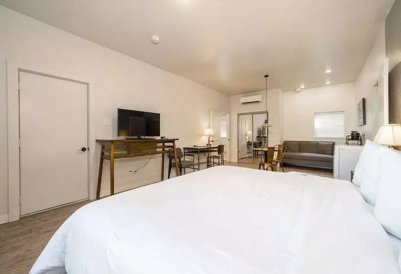 ユースホステル Best Court