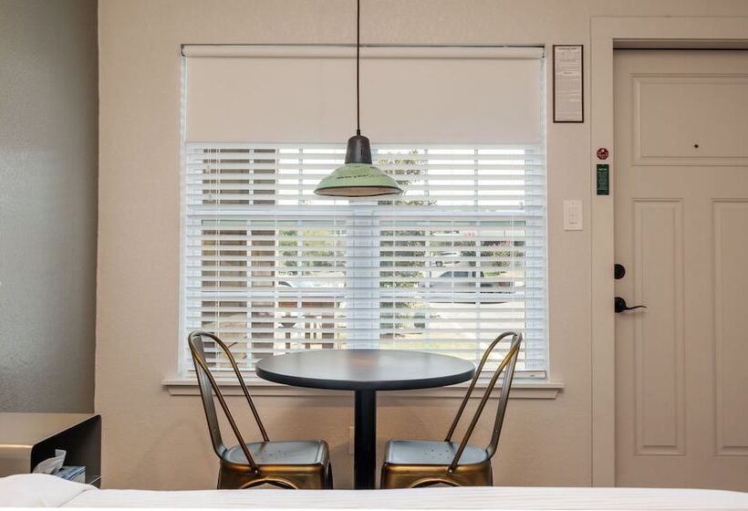 فندق صغير Best Court