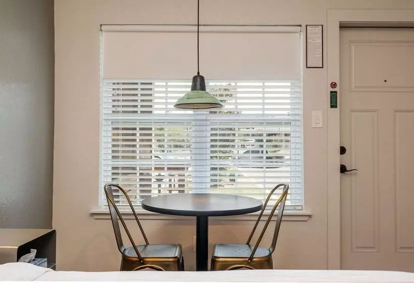 ユースホステル Best Court