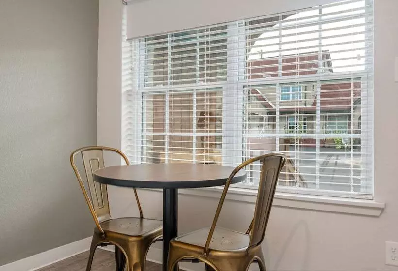 ユースホステル Best Court