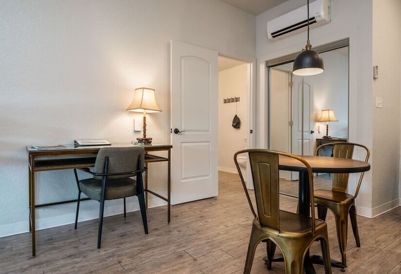 فندق صغير Best Court