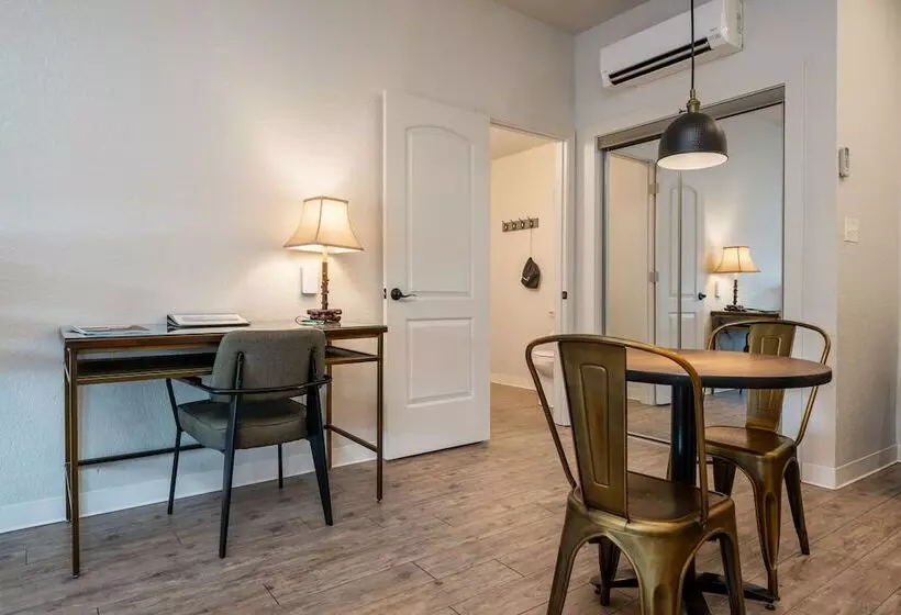 ユースホステル Best Court