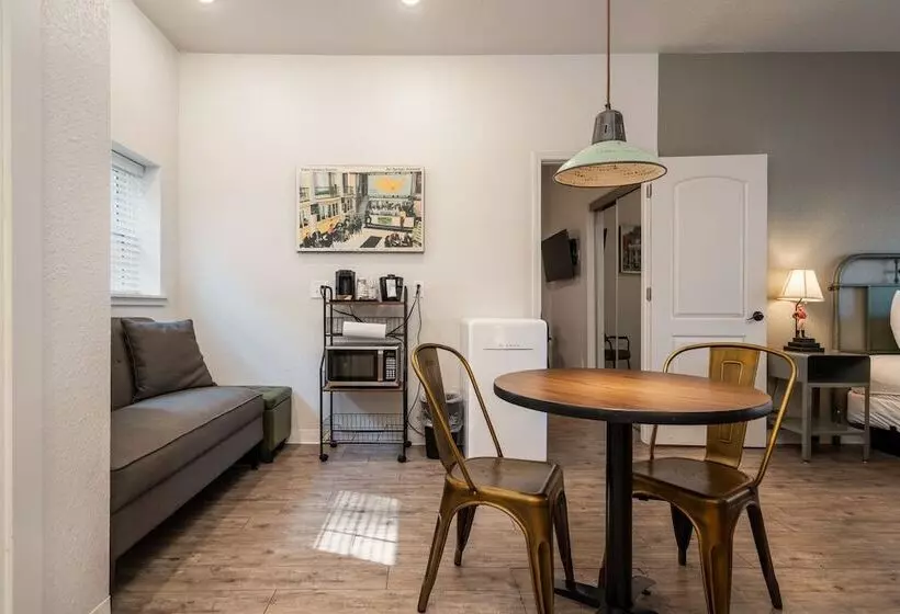 ユースホステル Best Court