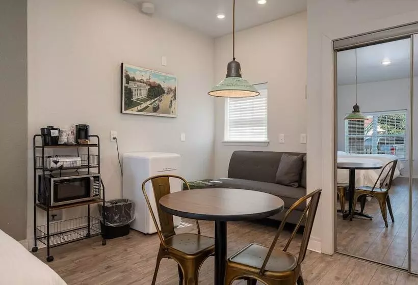 ユースホステル Best Court